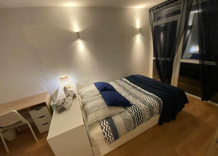 T2 Lumineux Centre Ville Proche Metro, Parking Gratuit,1 Chambre, 1 Grande Piece A Vivre