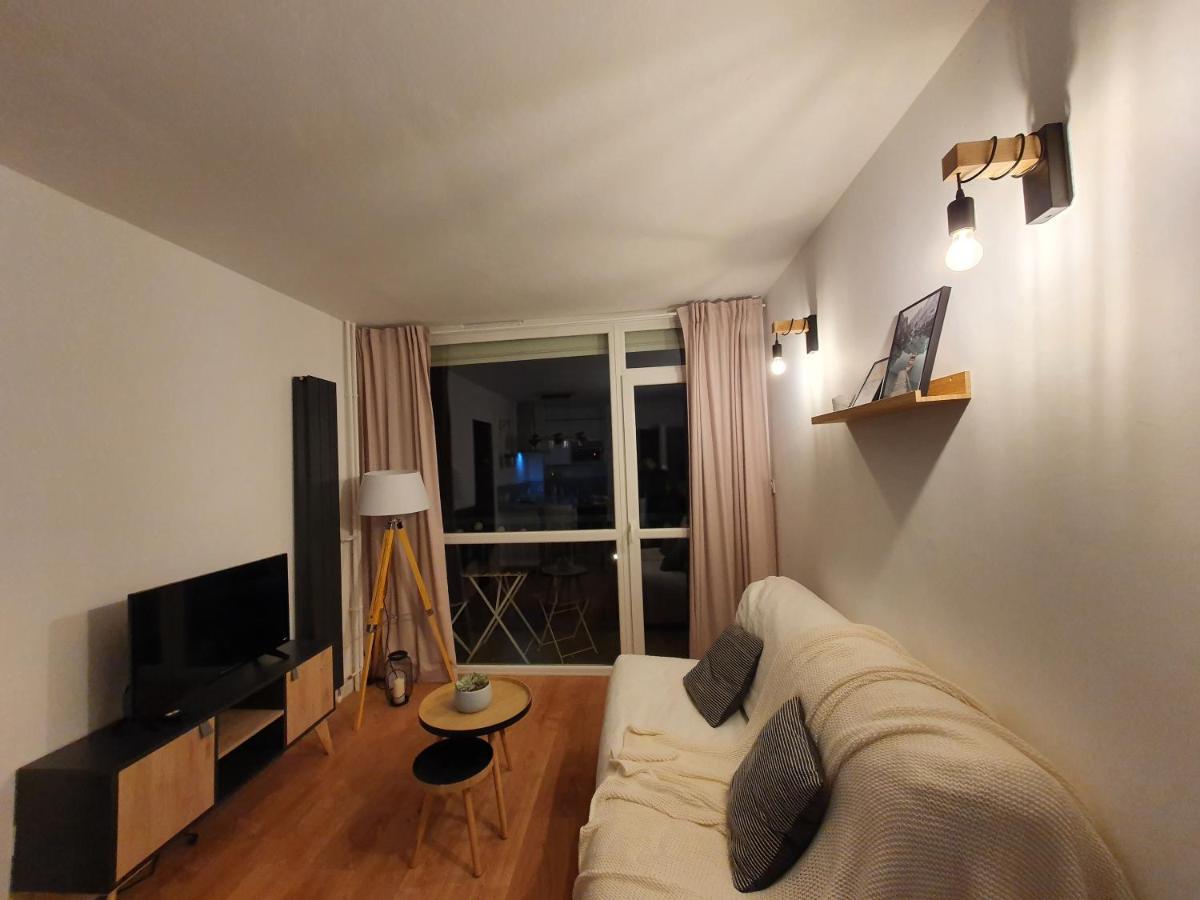 T2 Lumineux Centre Proche Metro, Parking Gratuit,1 Chambre, 1 Grande Piece A Vivre